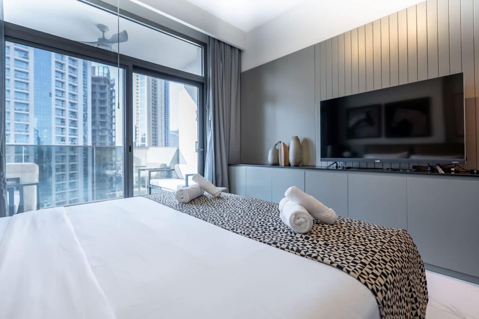 Bed, TV and multimedia, Bedroom