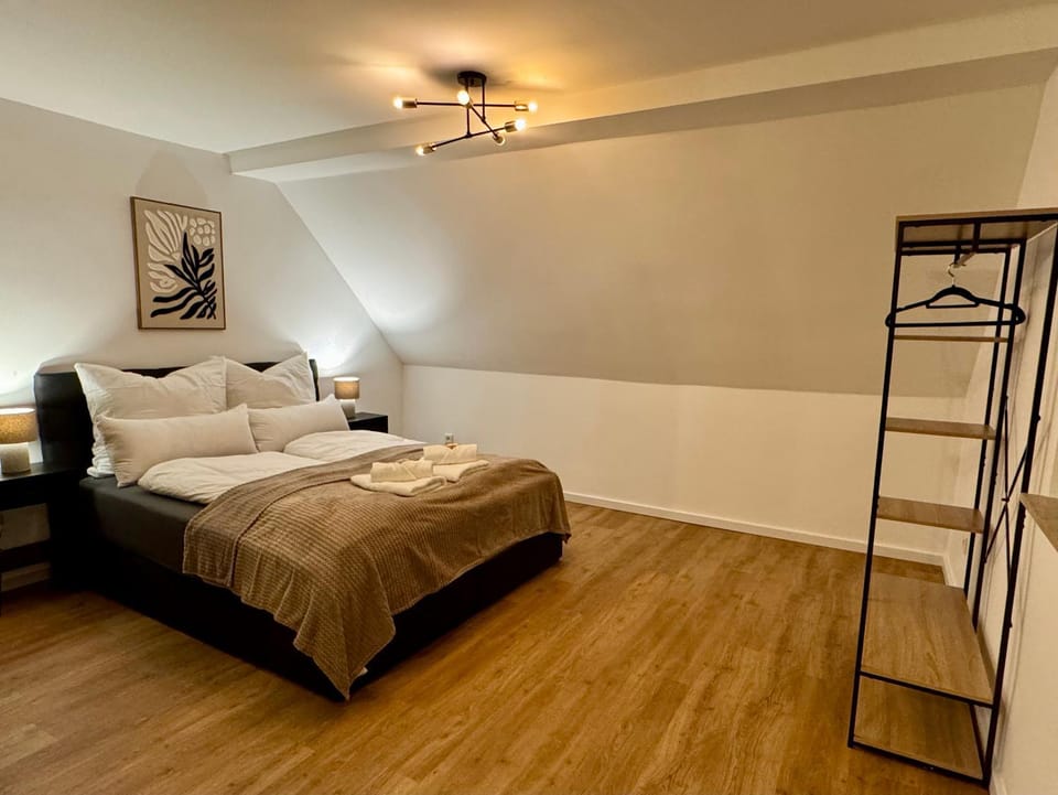 Photo of the whole room, Bedroom
