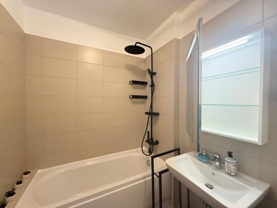 Bathroom, Bath