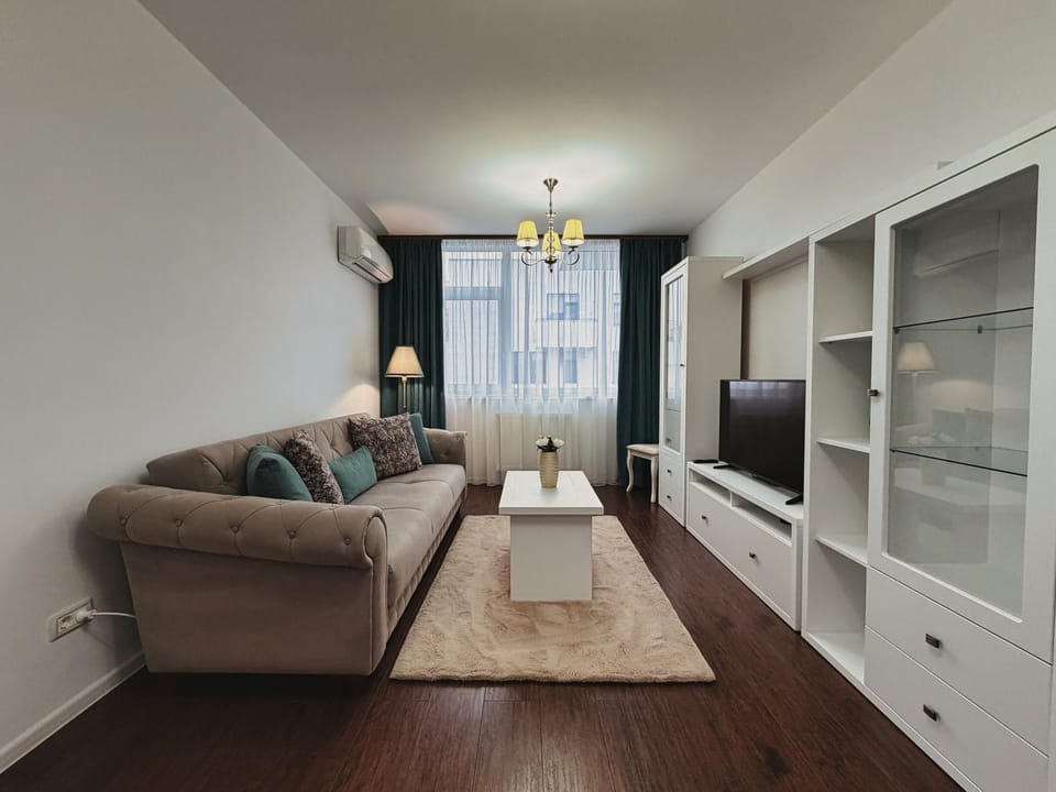 Communal lounge/ TV room, TV and multimedia, Living room, Seating area