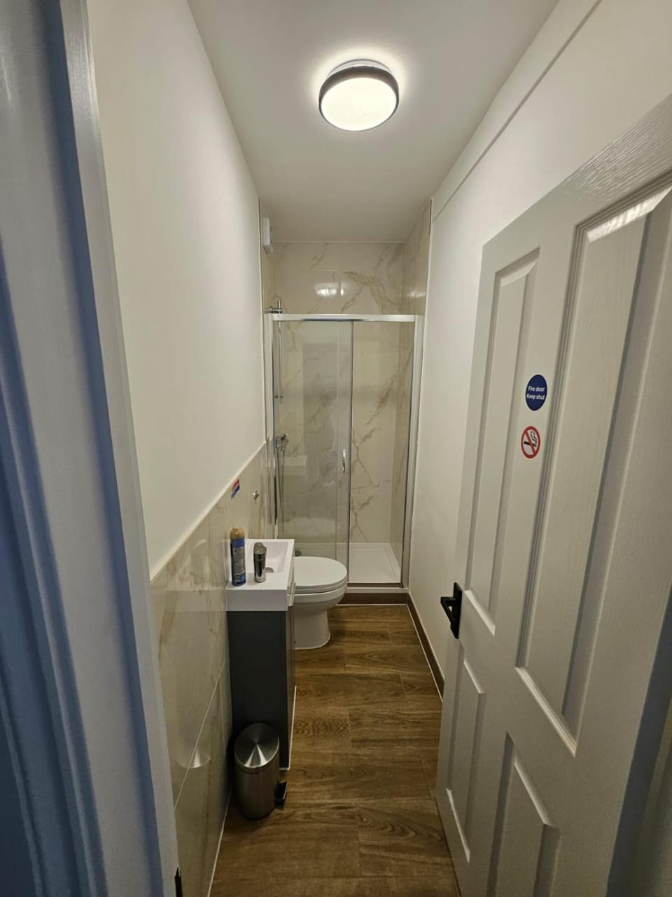 Shower, Toilet