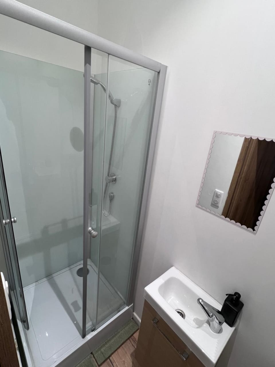 Shower, Bathroom, towels