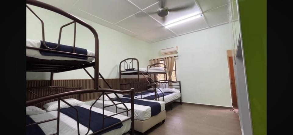 Cozy Kampung stay for 30 pax With Breakfast House in Bahau