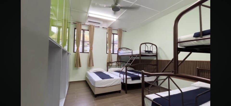 Cozy Kampung stay for 30 pax With Breakfast House in Bahau