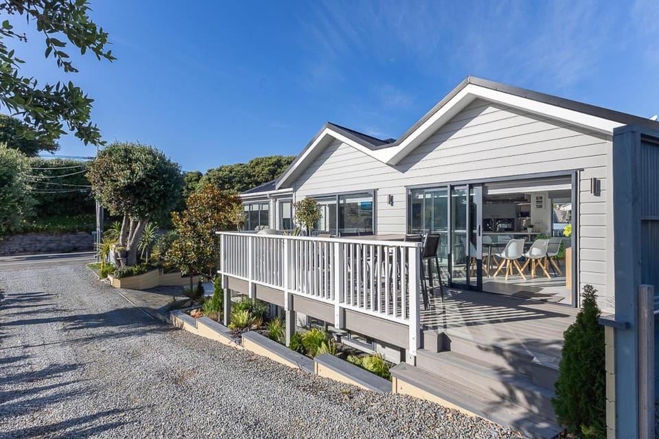Regal on Rosetta, Raumati South Villa in Wellington Region