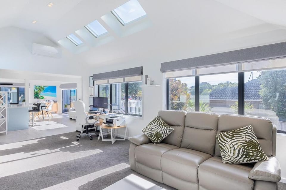 Regal on Rosetta, Raumati South Villa in Wellington Region