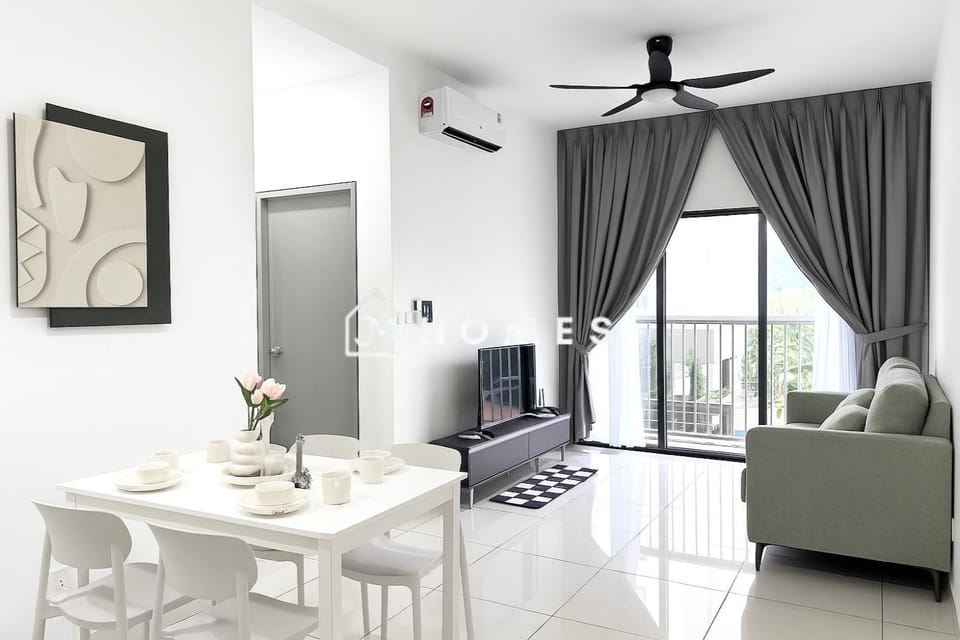 C180 Trader Park Balcony Pool View 2 Bedroom #B8 Apartment in Negeri Sembilan, Malaysia
