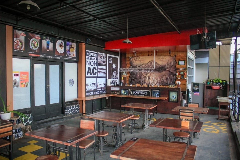Restaurant/places to eat, Lounge or bar