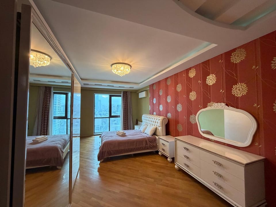 Bed, TV and multimedia, Bedroom