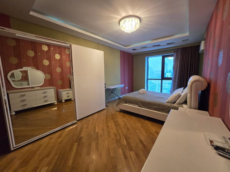 Bed, TV and multimedia, Bedroom