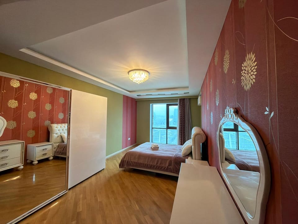 Bed, TV and multimedia, Bedroom