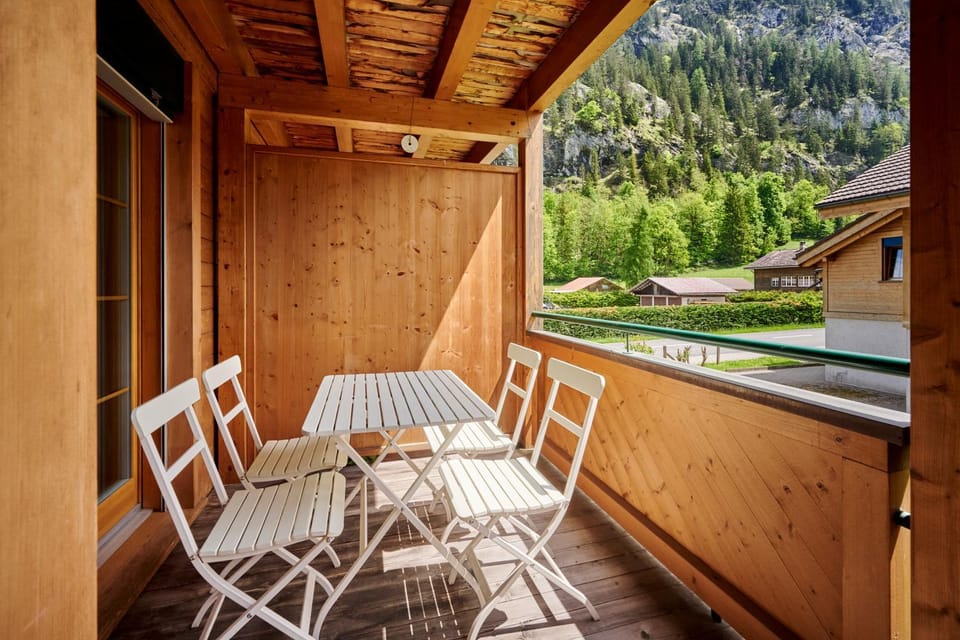 Great Location, Spacious, nice views, modern Apartment in Lauterbrunnen