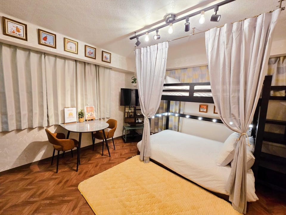 Bed, Living room, Dining area, Bedroom