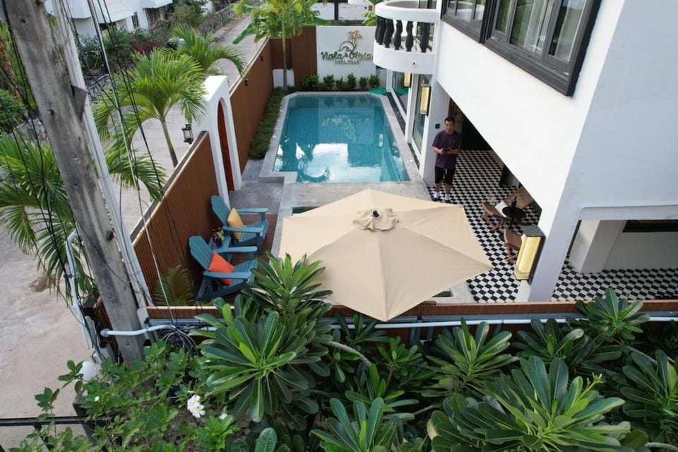 Property building, View (from property/room), Balcony/Terrace, Pool view, Swimming pool, sunbed
