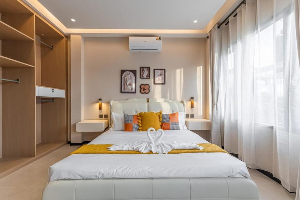 Photo of the whole room, Bedroom