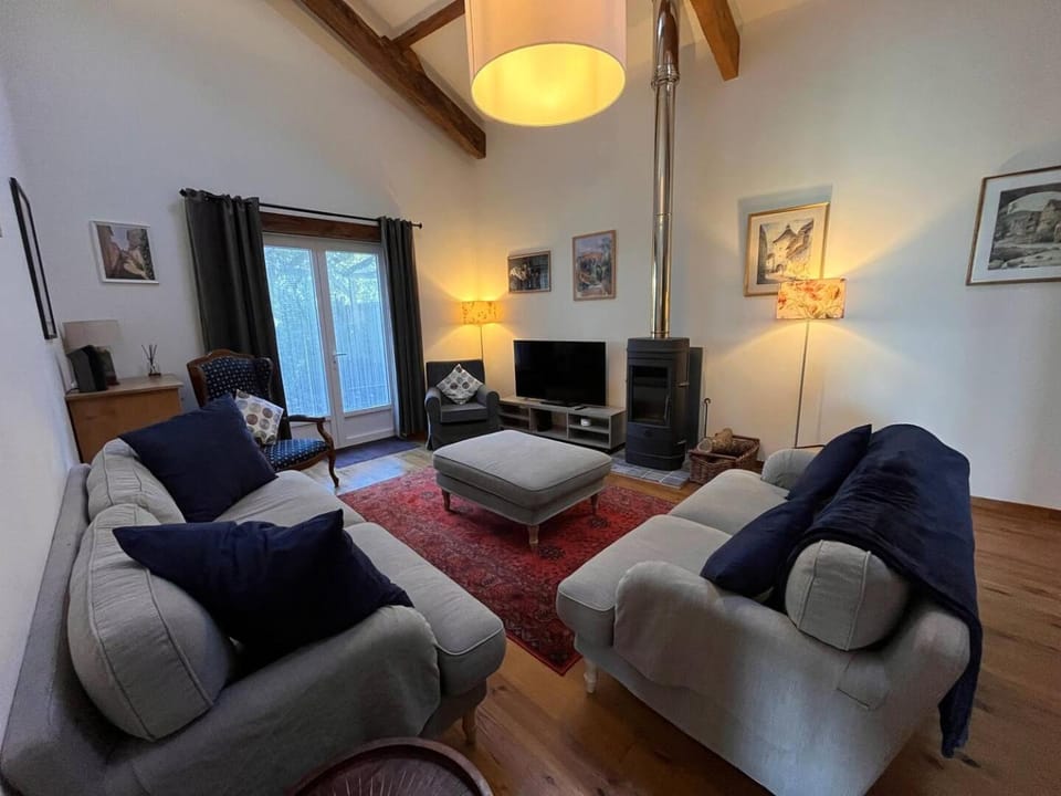 Gite de Nanteuil, 10-13 personnes, piscine House in Nouvelle-Aquitaine