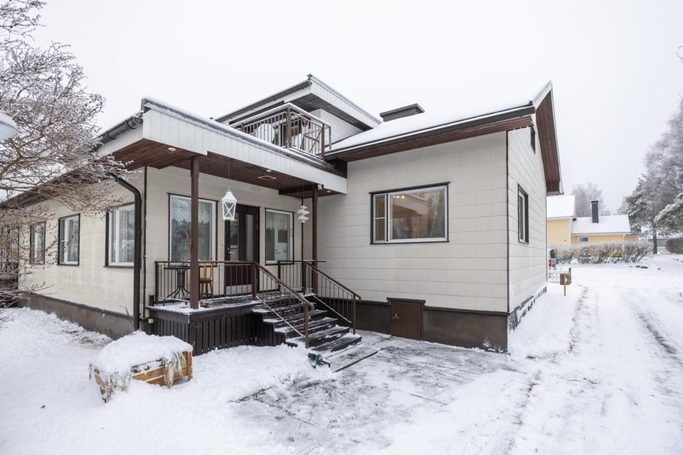 Property building, Day, Winter