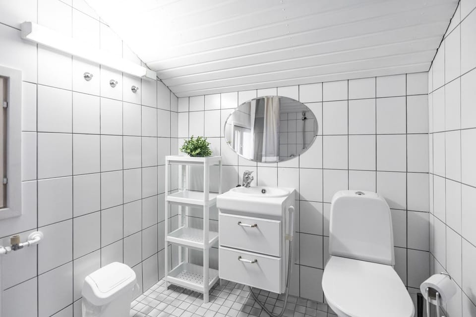 Toilet, Bathroom, towels