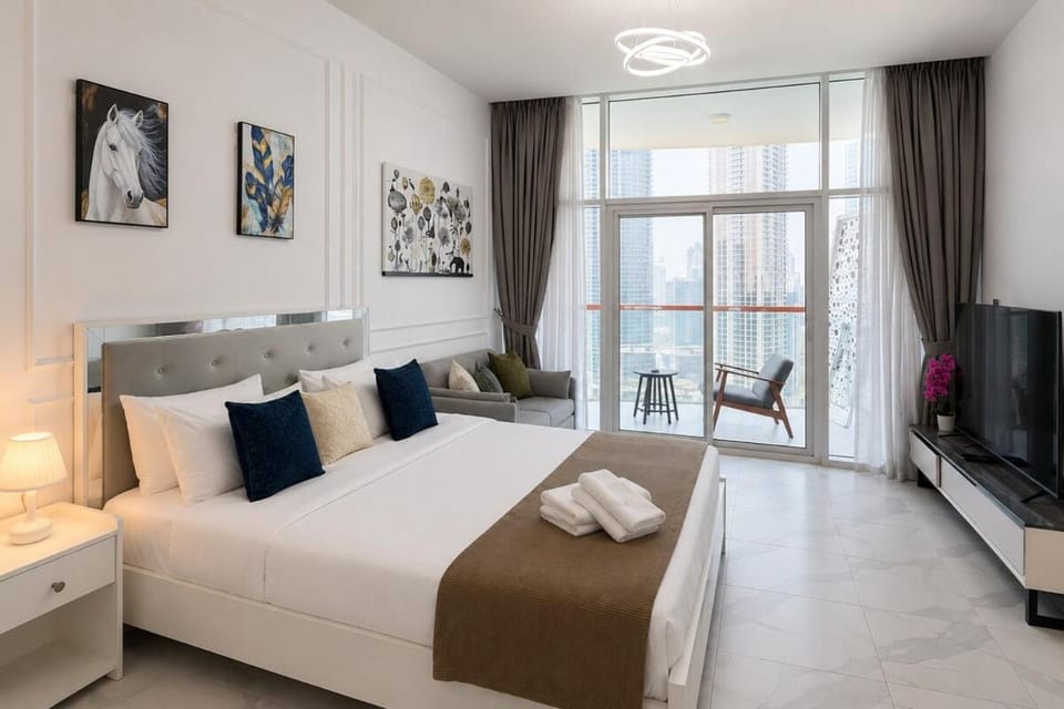 Panoramic Burj Khalifa and Canal View Apartment in Dubai