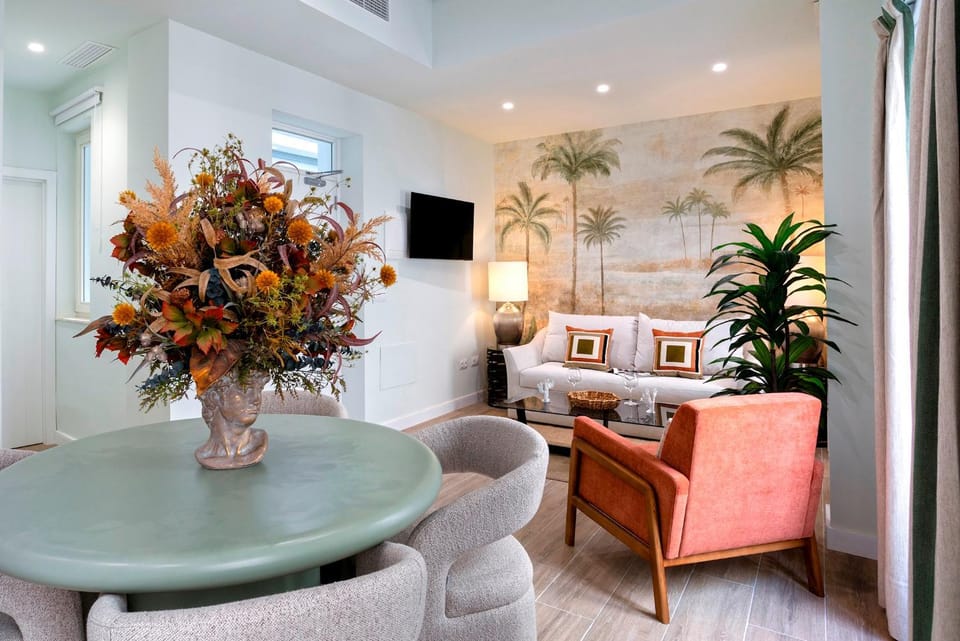 TV and multimedia, Living room, Seating area, Dining area