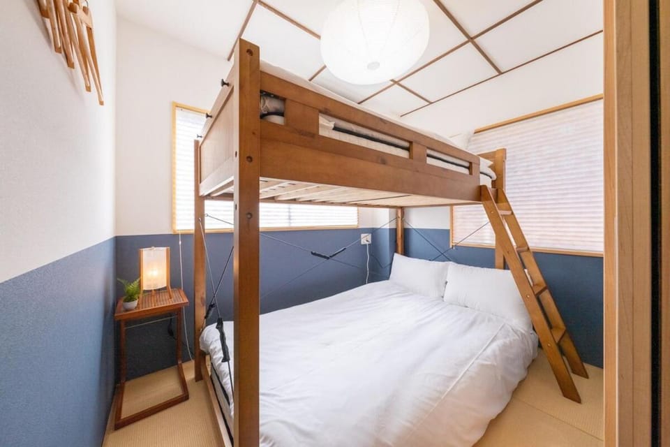 栞 畳で整う貸切サウナ付きの一軒家 usjまで約10分 寝室6部屋 バスルーム3台 Villa in Osaka