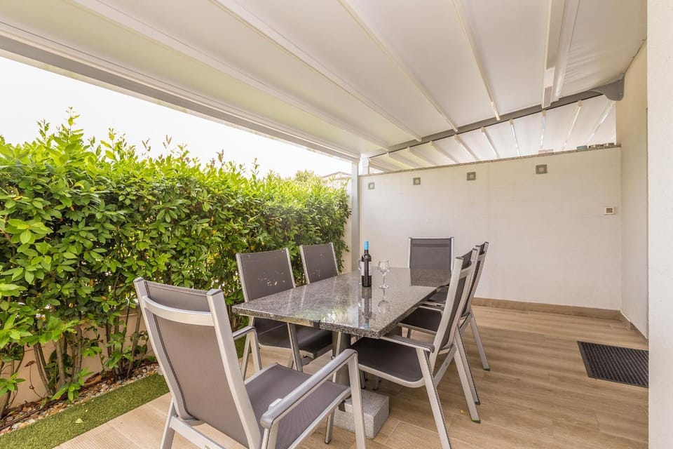 Garden, Dining area