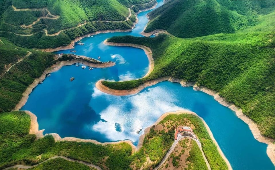 Property building, Day, Natural landscape, Bird's eye view, Summer, Location