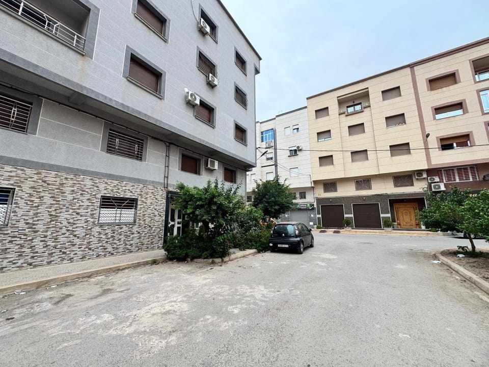 Property building, Day, Neighbourhood, Street view, Location, Parking