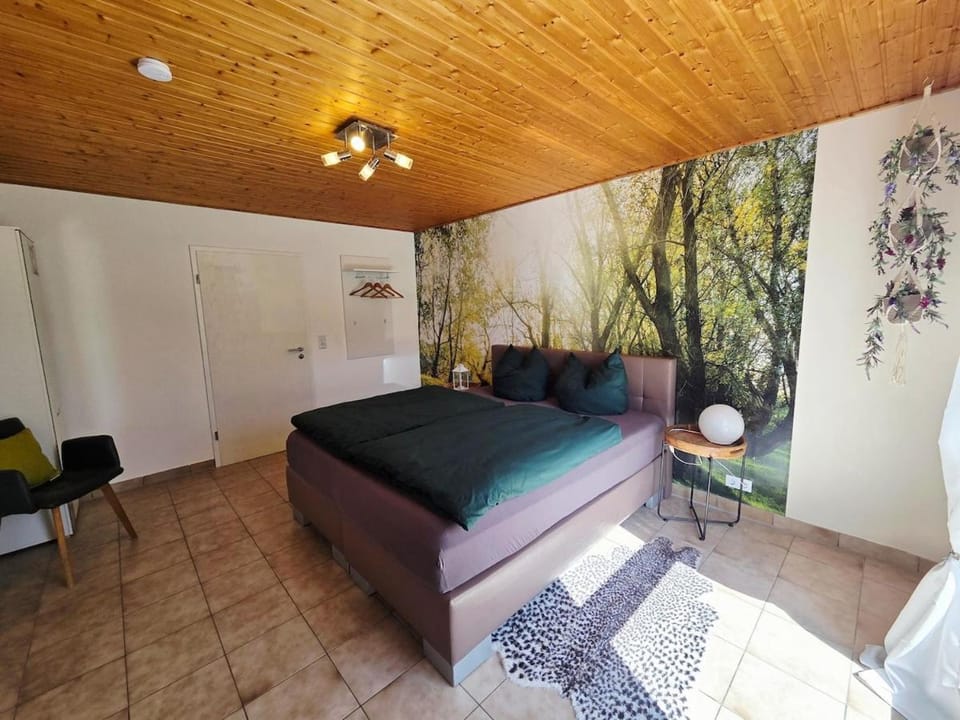 Photo of the whole room, Bedroom