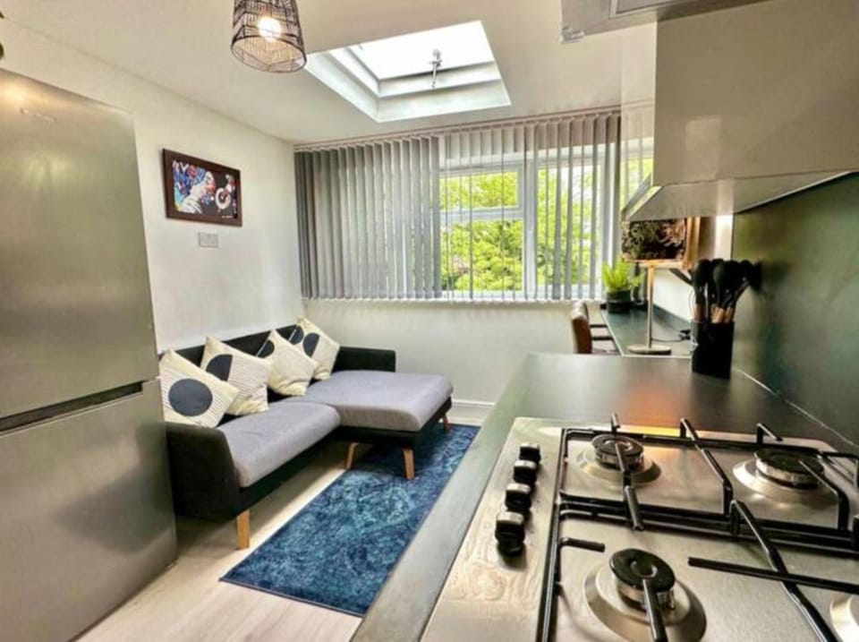 Living room, Seating area, Dining area, stove
