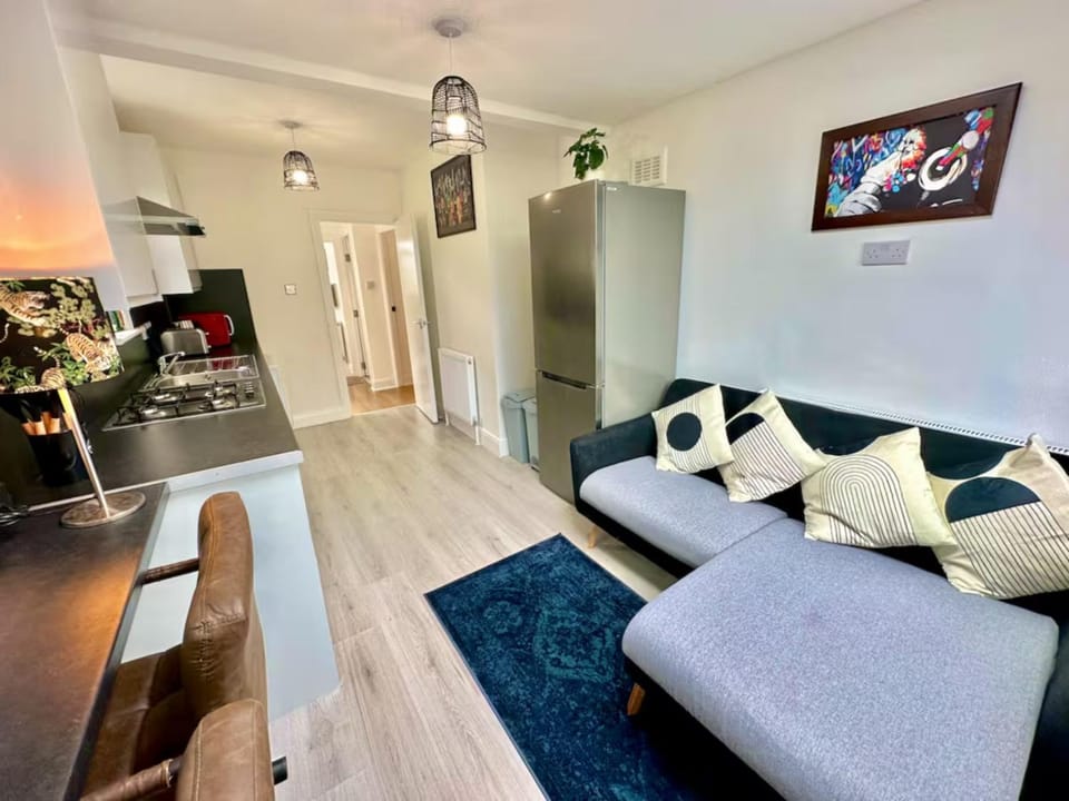 Kitchen or kitchenette, Living room, Seating area, Dining area