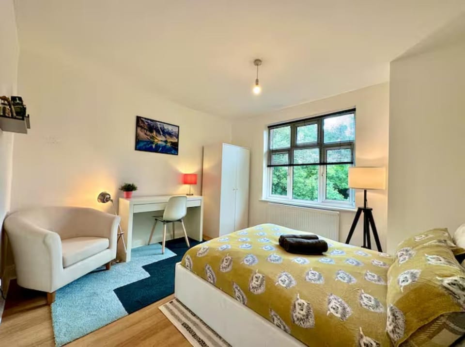 Bed, Seating area, Bedroom, wardrobe