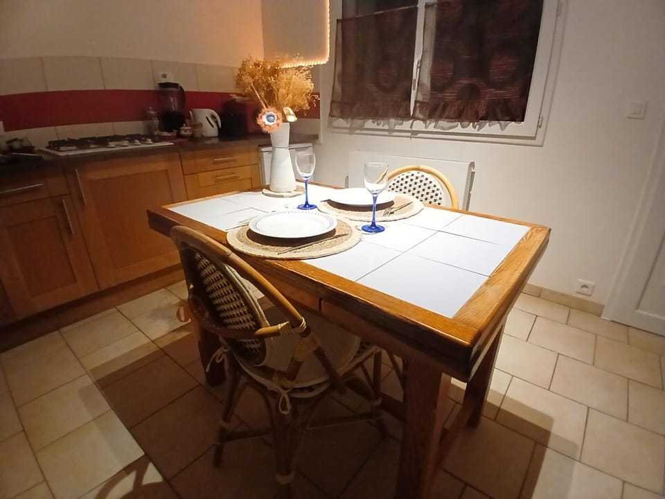 Chez Lulu Grand Studio Cote Jardin avec Veranda Apartment in Provence-Alpes-Côte d'Azur