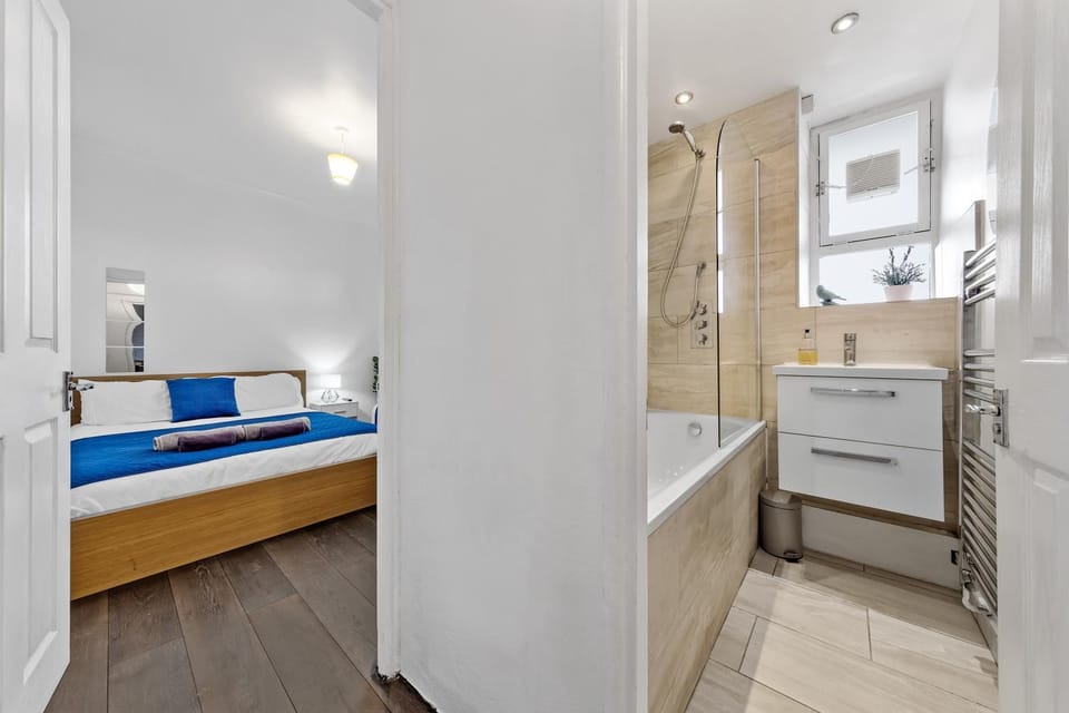 Central Ldn 2 Bed Flat, Nine Elms St, Sleeps up to 8! Apartment in London