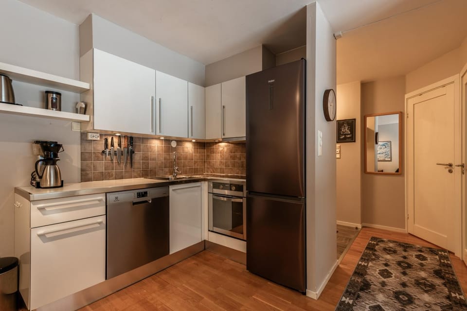 Coffee/tea facilities, Kitchen or kitchenette, dishwasher, oven, stove