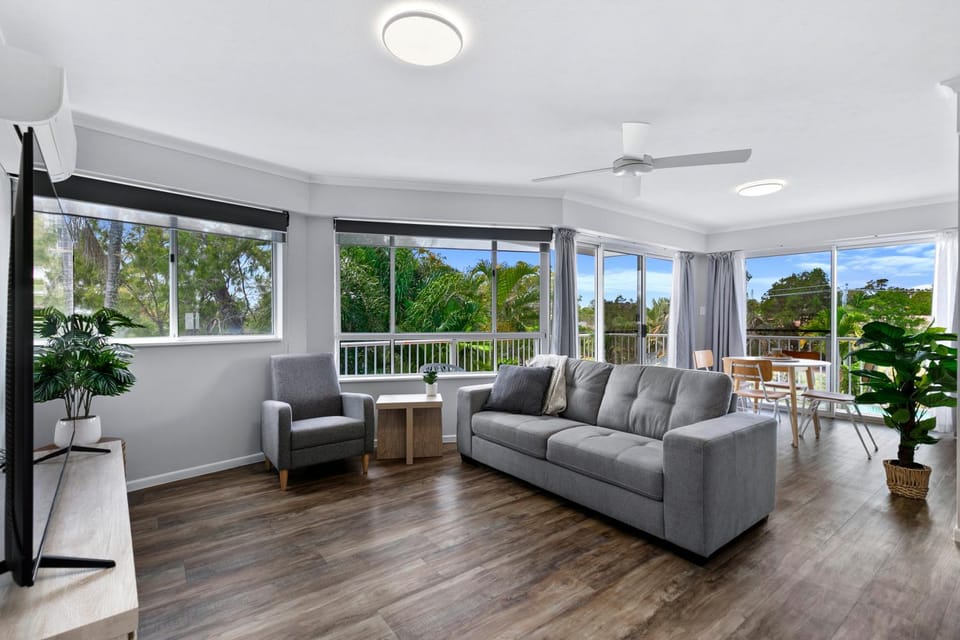 Sunset at Jade Waters with Private Rooftop Terrace Apartment in Hervey Bay