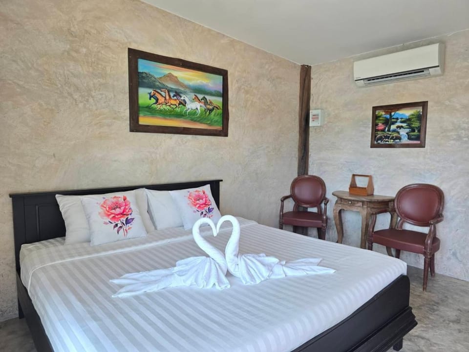 Bed, Bedroom, towels
