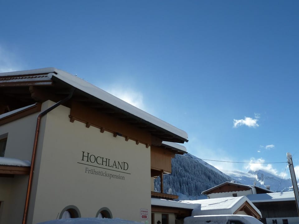 Property building, Facade/entrance, Winter