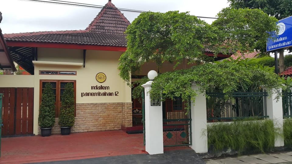 Property building, Facade/entrance, Property logo or sign