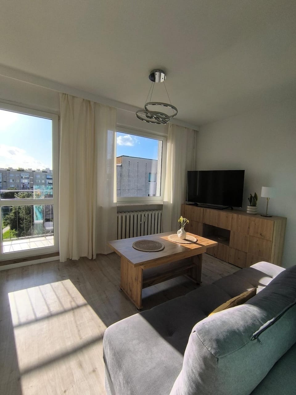 TV and multimedia, Living room, Seating area, Dining area, Evening entertainment