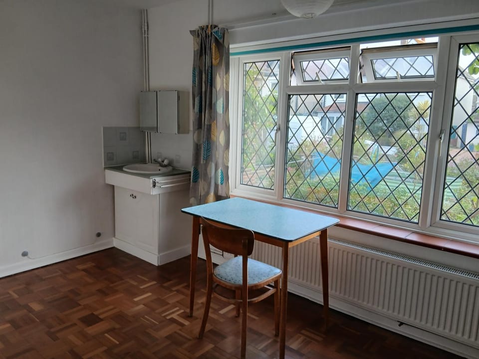 Homestay with calm laptop-friendly rooms - close to beach Vacation rental in Bexhill