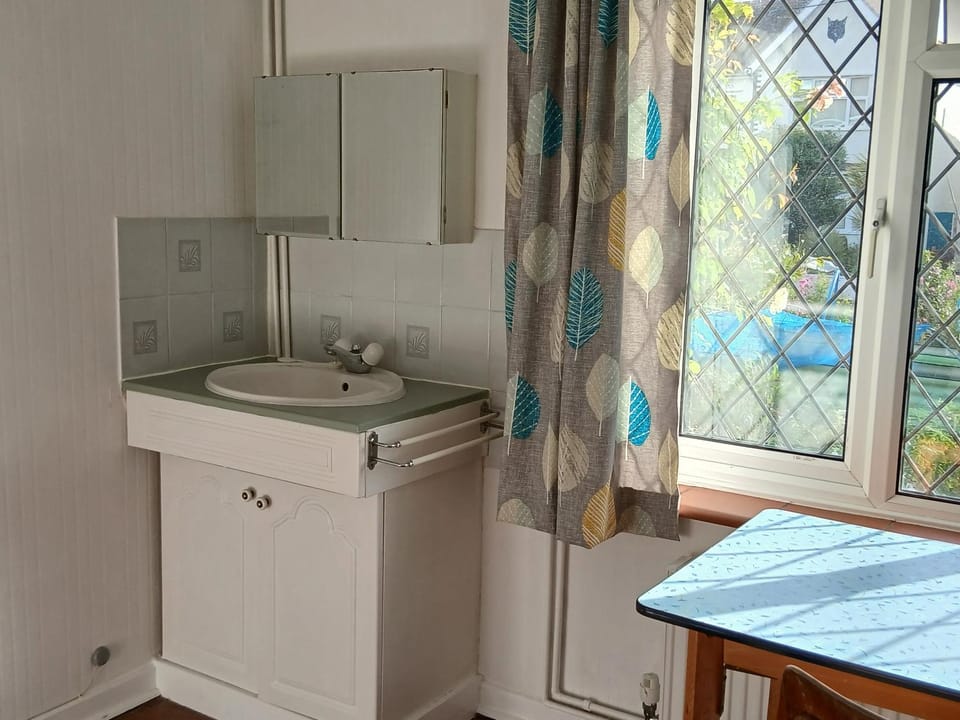 Homestay with calm laptop-friendly rooms - close to beach Vacation rental in Bexhill