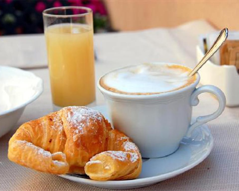 Food and drinks, Food, Breakfast, Continental breakfast