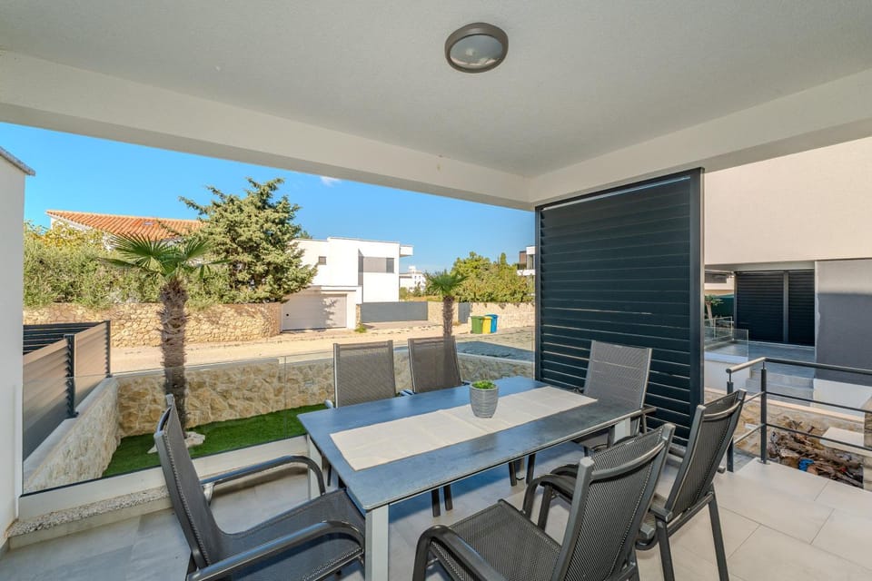 Ella modern centrally located apartments Apartment in Novalja