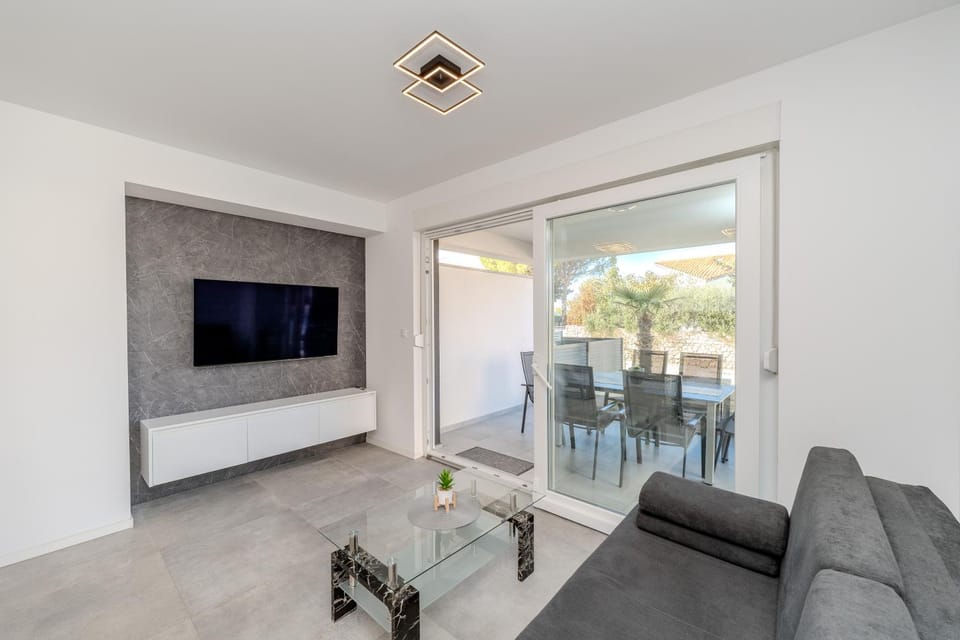 Ella modern centrally located apartments Apartment in Novalja