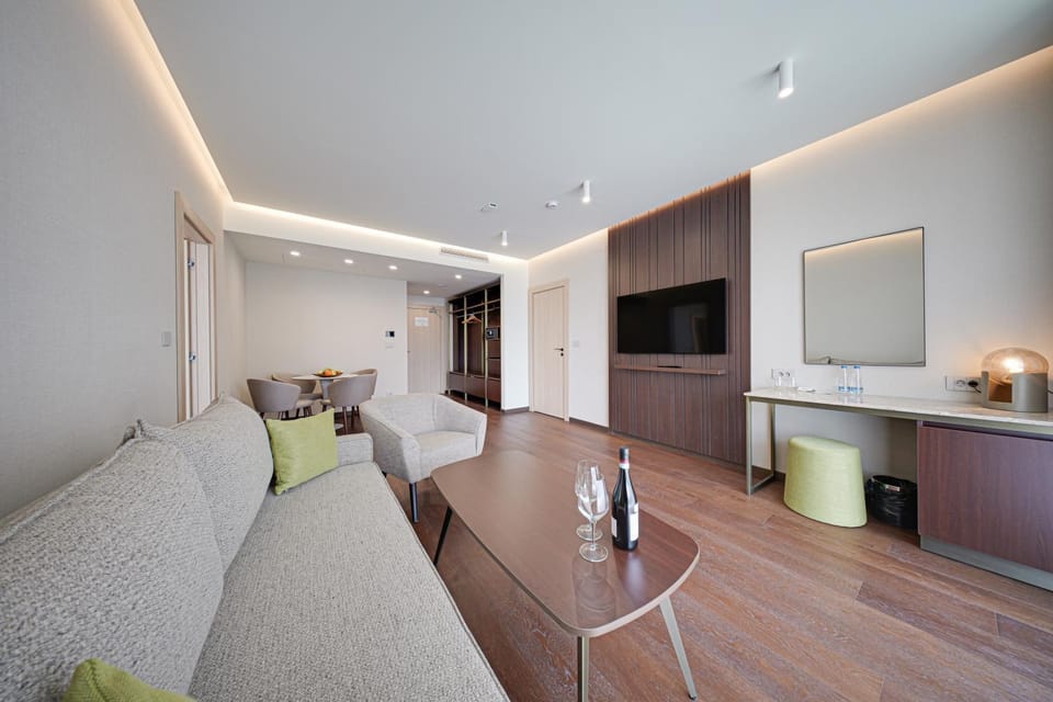 Communal lounge/ TV room