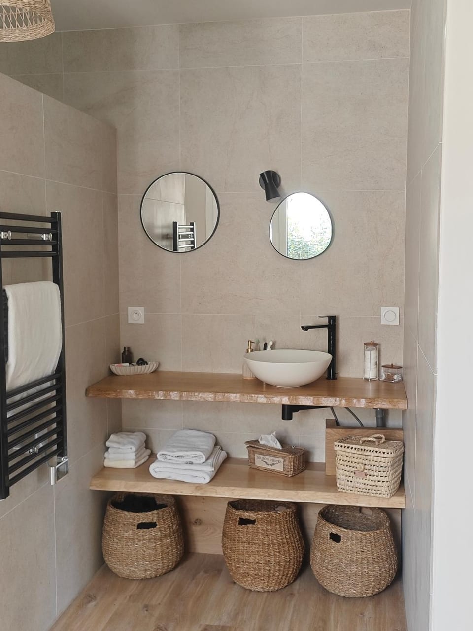 Grande chambre cosy très proche centre ville Vacation rental in Le Mans