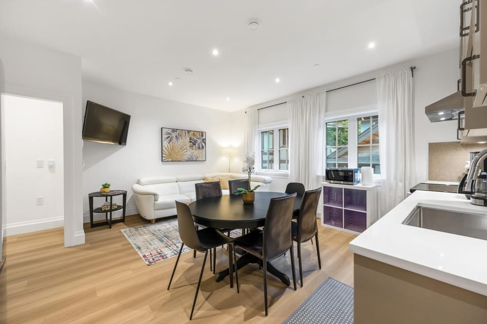 TV and multimedia, Living room, Dining area