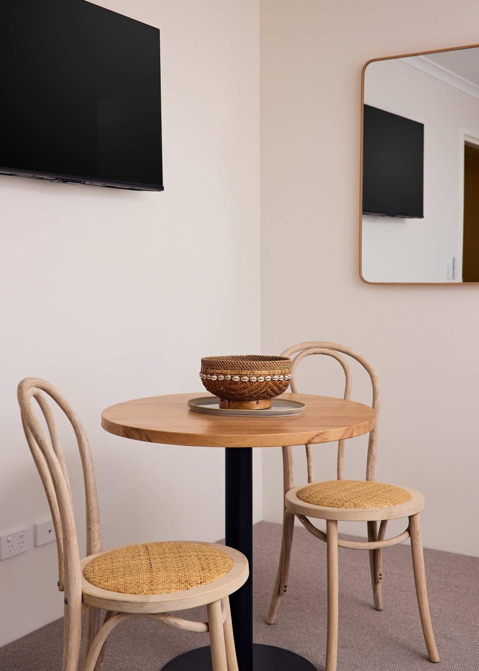 TV and multimedia, Dining area