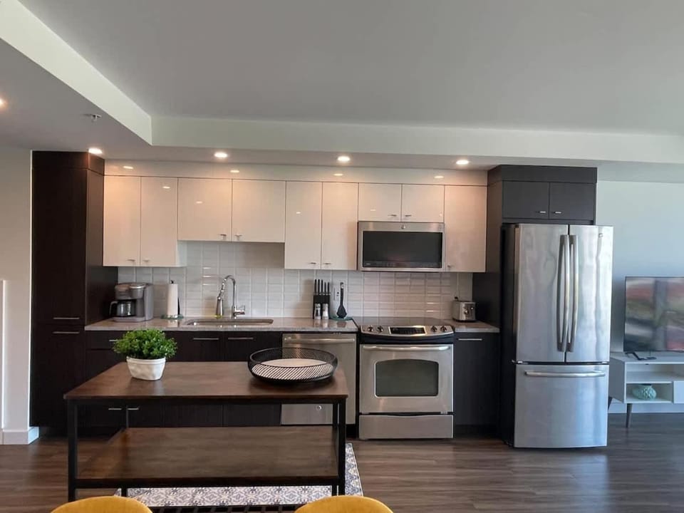 Bright 1 BR with Lots of Sunlight & 6 Appliances Apartment in Dartmouth